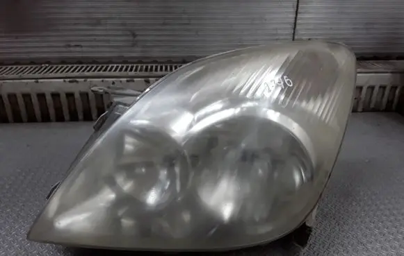Toyota Corolla Verso E121 Headlight/headlamp