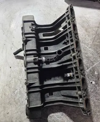 BMW 5 E34 Intake manifold 1720615