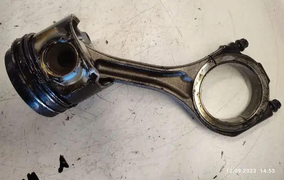 Audi A6 S6 C6 4F Piston with connecting rod