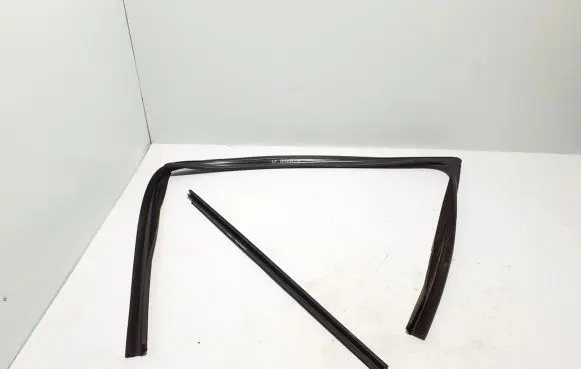 Volkswagen Amarok Front door rubber seal 2H6837432