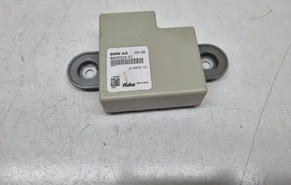BMW 5 E60 E61 Aerial antenna amplifier 6935024