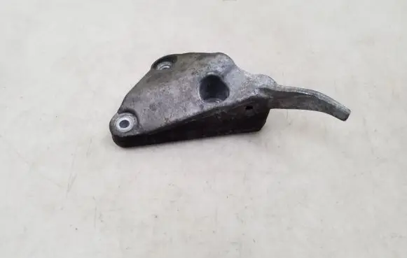 Opel Astra J Engine mounting bracket 13248509
