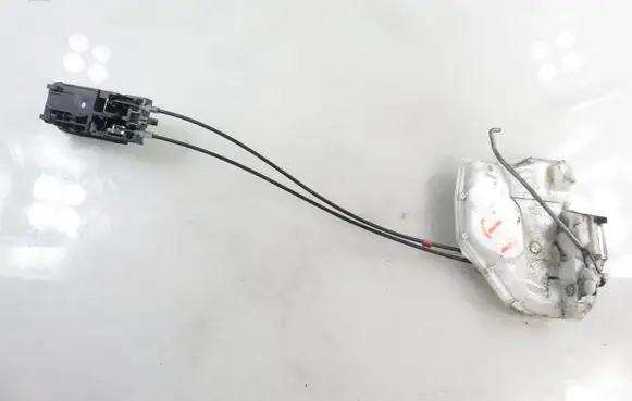 Suzuki Swift I Front door lock 