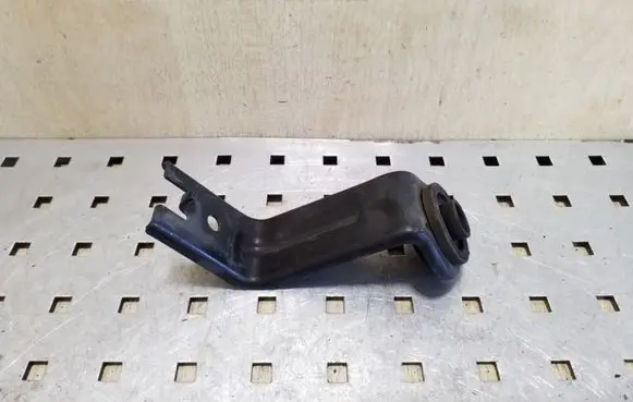 Toyota Avensis T270 Radiator mount bracket
