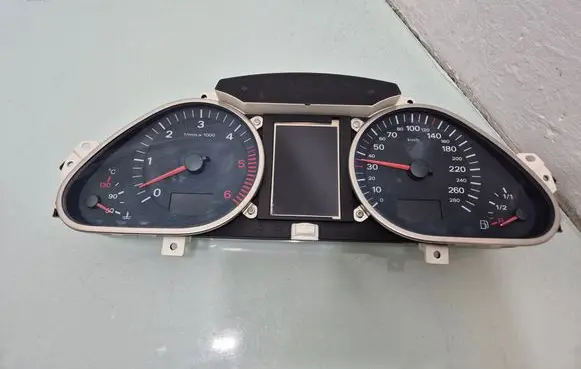 Audi A6 S6 C6 4F Speedometer (instrument cluster) 4F0920931F