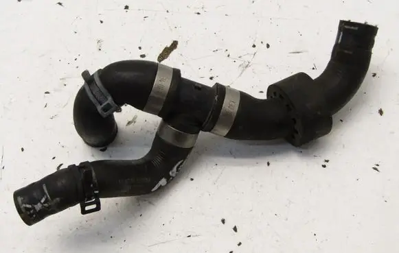 Audi A3 S3 8V Engine coolant pipe/hose 04L122073B