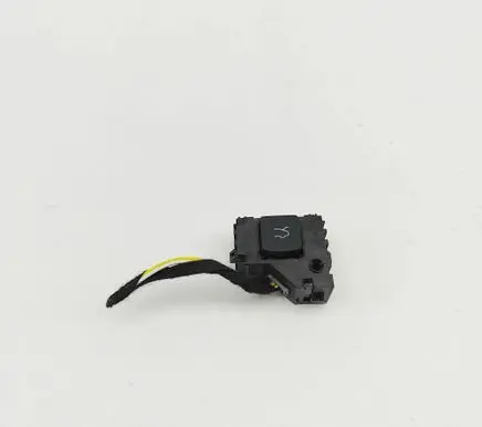 Alfa Romeo Giulia Tailgate/boot open switch button 156114345 01561143450