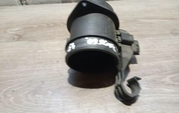 Volvo S60 Mass air flow meter 0281002730 30677999