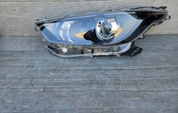 Toyota Yaris XP210 Headlight/headlamp
