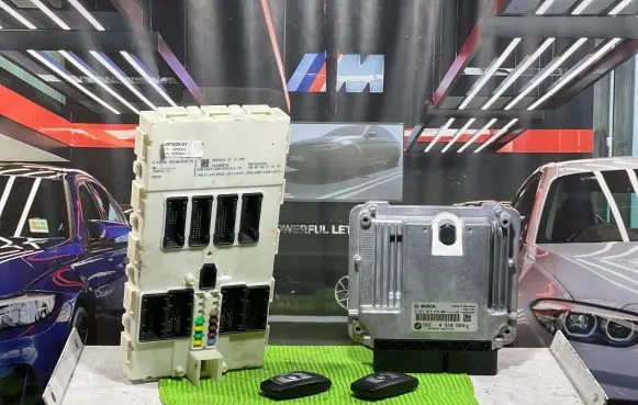 BMW 1 F20 F21 Engine control unit/module 8518569