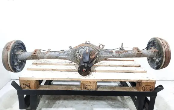 Toyota Hilux (AN10, AN20, AN30) Rear axle beam with reductor 