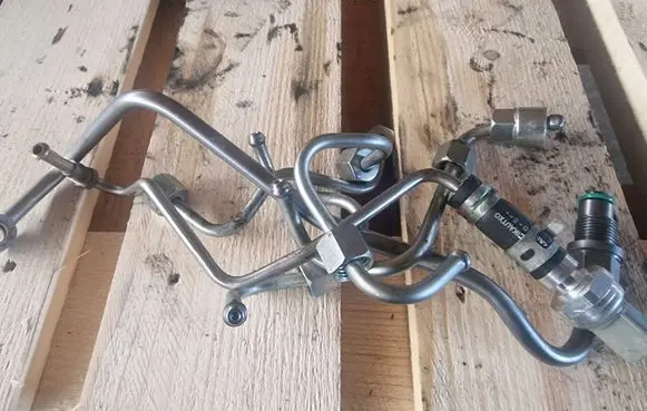 Dacia Sandero Fuel line pipe