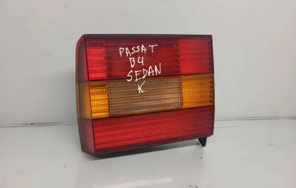 Tailgate rear/tail lights