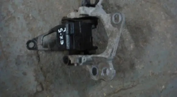 Mazda CX-5 Engine mount bracket