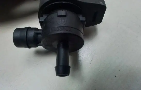 Vacuum valve