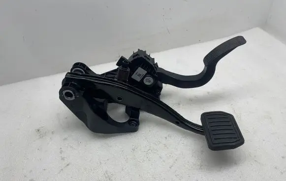 Tesla Model 3 Pedal assembly 104469100D D6723116306567