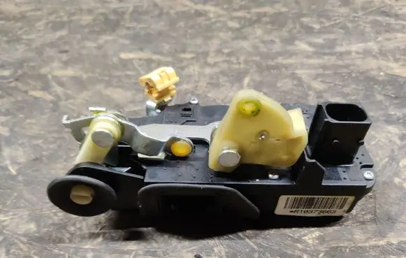 Cadillac SRX Rear door lock R10373663