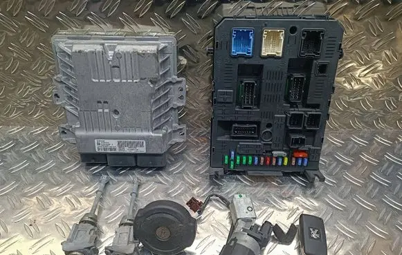 Peugeot 3008 I Engine ECU kit and lock set S180123008A 9666681180 9800268980