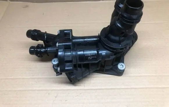 Skoda Octavia Mk4 Thermostat housing 05L121111N