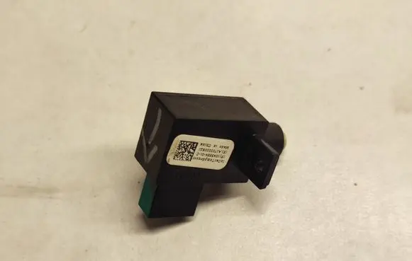 Tesla Model X Oil temperature sensor 104566401C