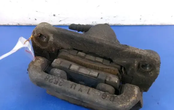 Nissan Tiida C11 Rear brake caliper