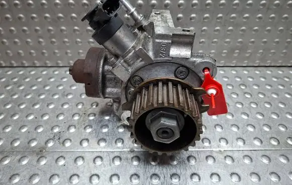 Peugeot 208 I Fuel injection high pressure pump S26338638 0445010516