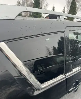 Peugeot 4007 Rear side window