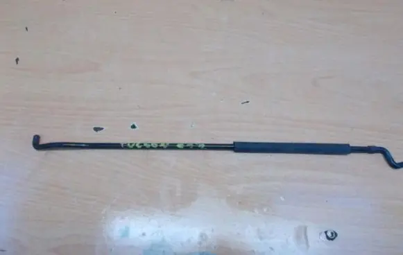 Hyundai Tucson JM Engine bonnet/hood prop rod/strut 