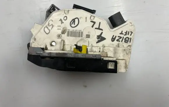 Seat Ibiza IV (6J,6P) Rear door lock 6J0839015E