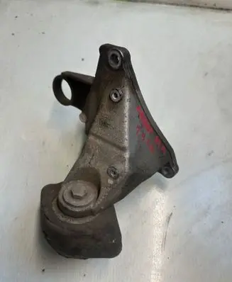 Volkswagen PASSAT B5 Gearbox mounting bracket 8D0399114S
