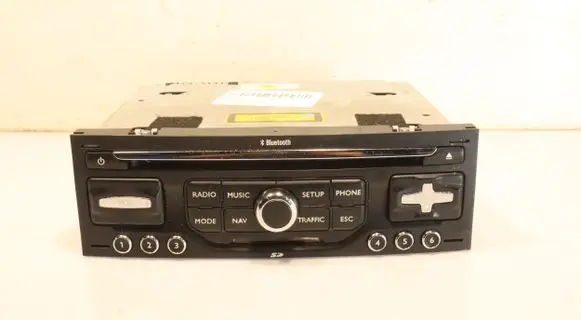 Radio/GPS head unit trim