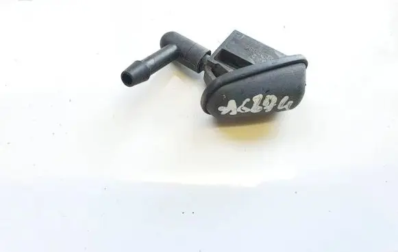 Ford Focus Windshield washer spray nozzle 