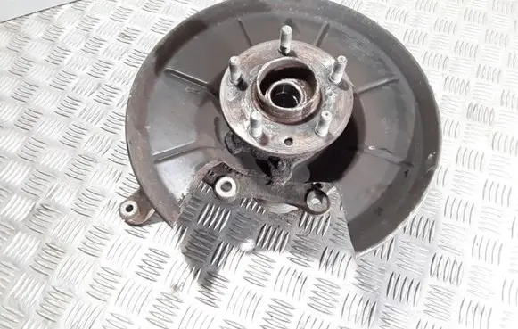 Rear wheel hub