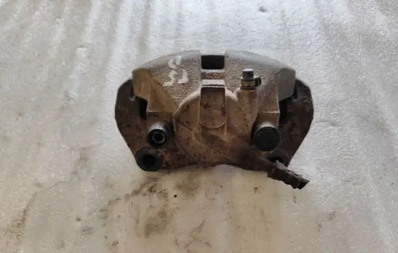 Volkswagen Transporter - Caravelle T5 Front brake caliper 7H0106B