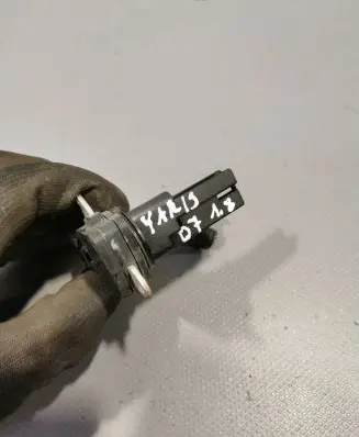 Toyota Yaris Mass air flow meter 2220431020