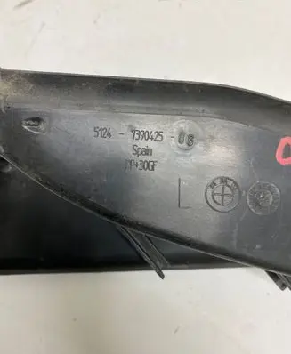 BMW 5 G30 G31 G38 Tailgate/trunk side cover trim 7390425