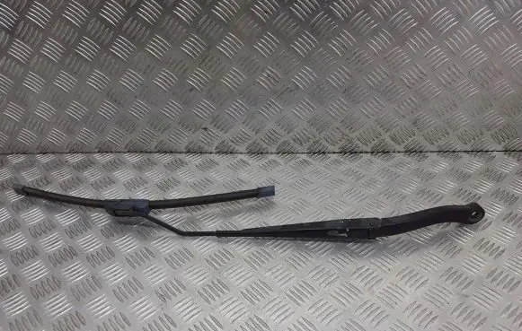 Chevrolet Epica Front wiper blade arm