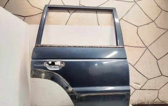 Mitsubishi Pajero Rear door