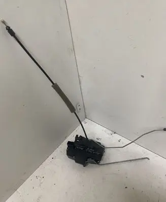 Opel Antara Front door lock 6039