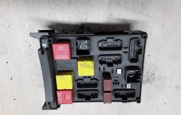 Renault Espace - Grand espace IV Fuse module 8200004201 8200004201E