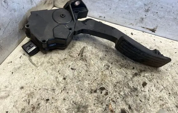 Subaru Forester SH Accelerator throttle pedal 1988007120