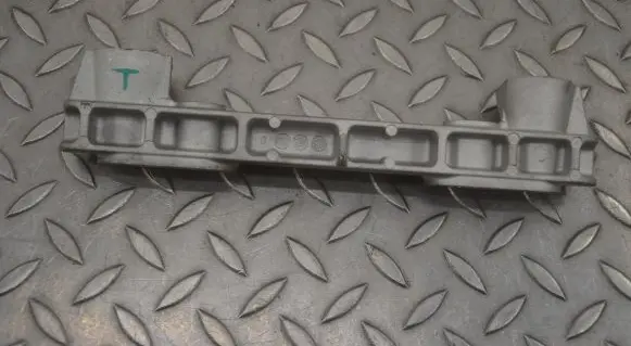 Volvo XC40 Engine mounting bracket 32137504