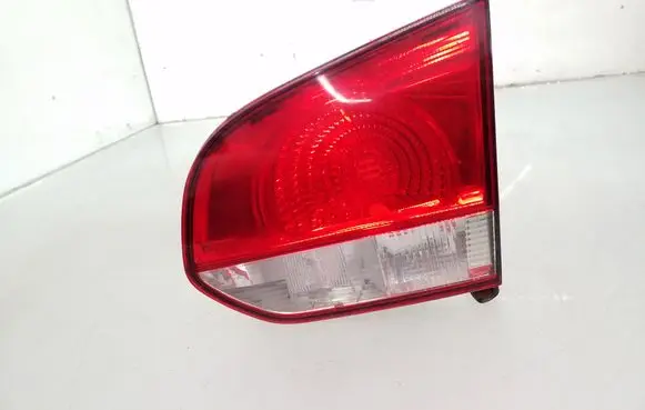 Tailgate rear/tail lights