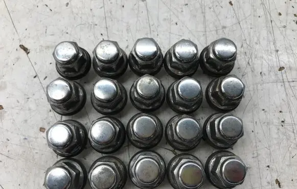 Toyota Avensis T270 Nuts/bolts 9094201033