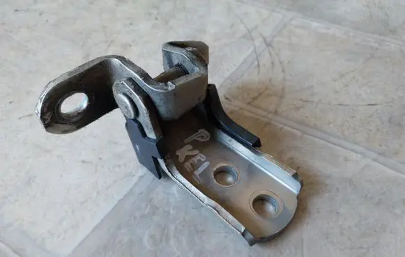 Lexus IS 220D-250-350 Front door upper hinge