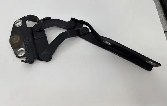 Volkswagen PASSAT B7 Engine bonnet/hood hinges 3AA823301