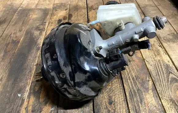 Mercedes-Benz C W203 Brake booster A0054304730 0054304730