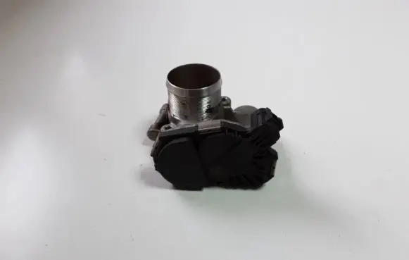 Opel Zafira C Throttle valve 55565489