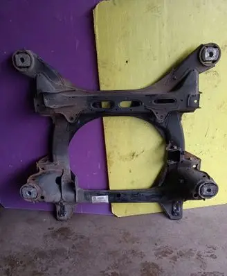 Volkswagen Touareg II Front subframe 7P0400025