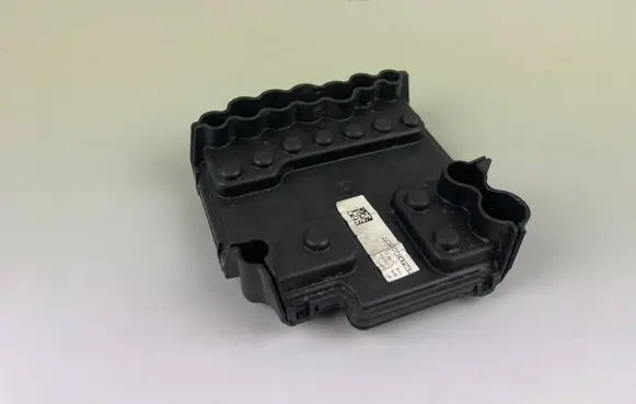 Volkswagen PASSAT B9 Current control relay 5WA937548K